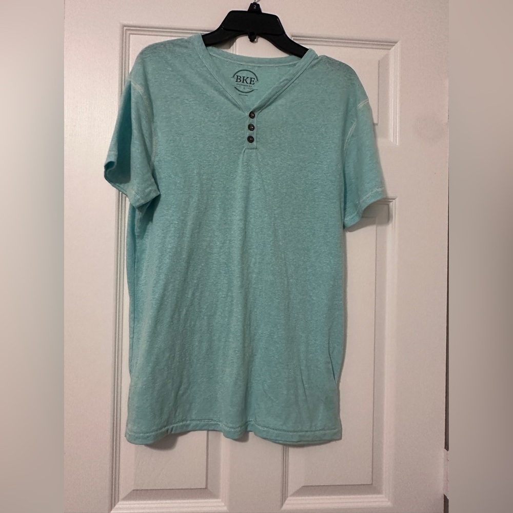 Mint 3 button Buckle v-neck t shirt